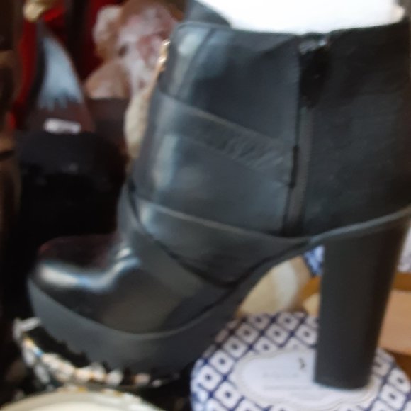 LA STRADA BLACK SHOE BOOTIE GOLD BUCKLE TRIM FALL FASHION PRE VIEW - Picture 6 of 7